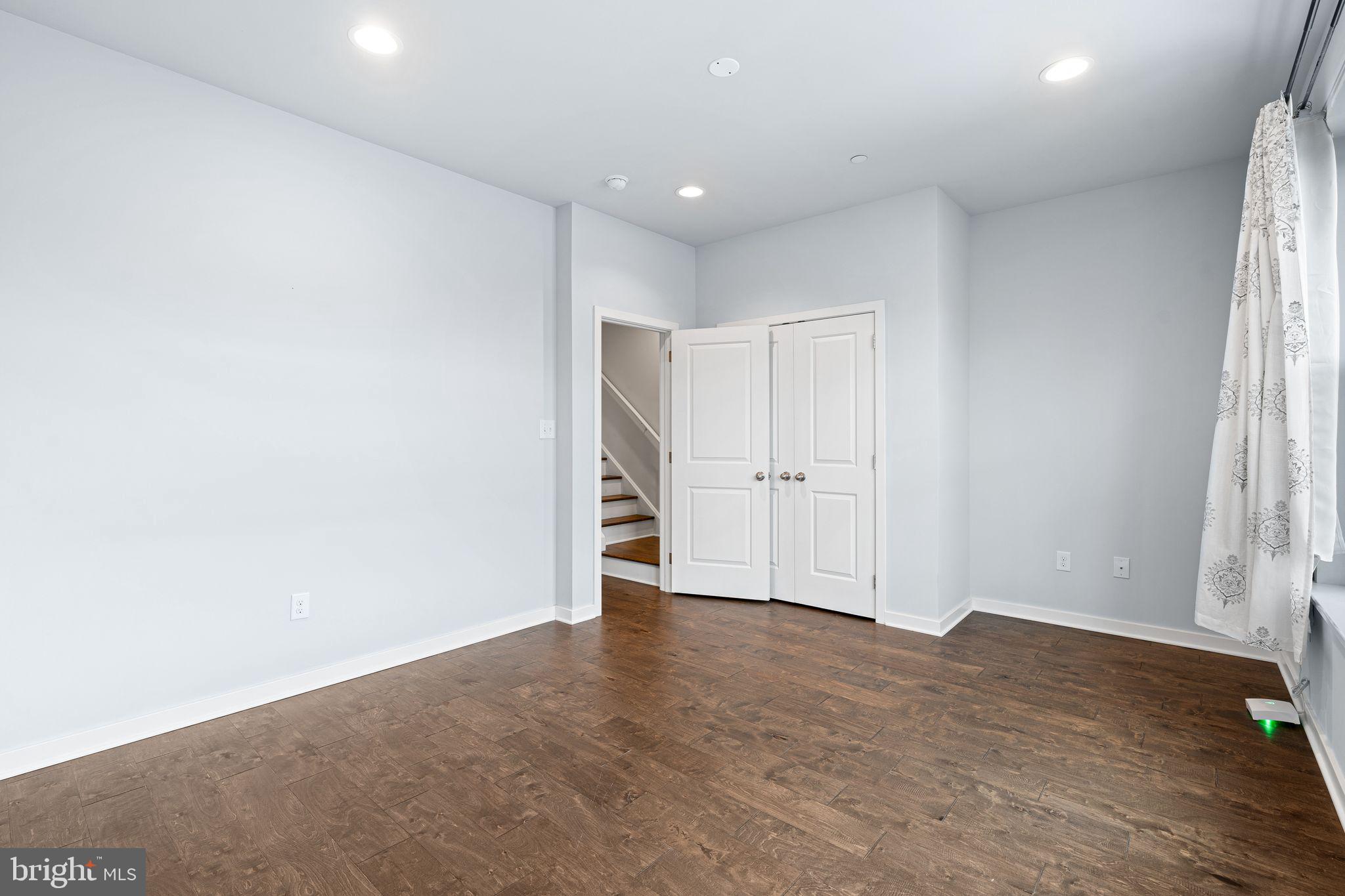 ROXBOROUGH - Residential