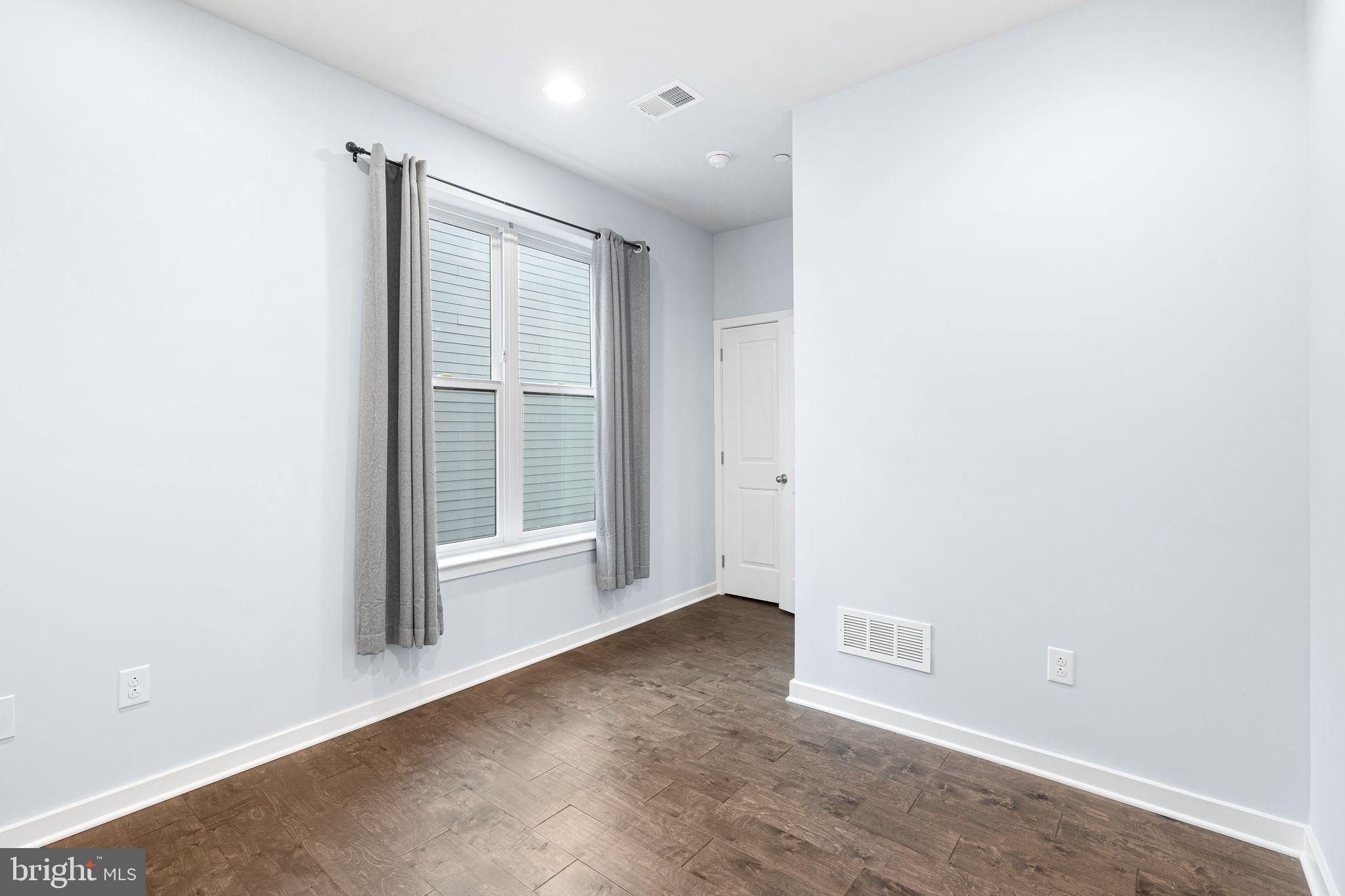 ROXBOROUGH - Residential