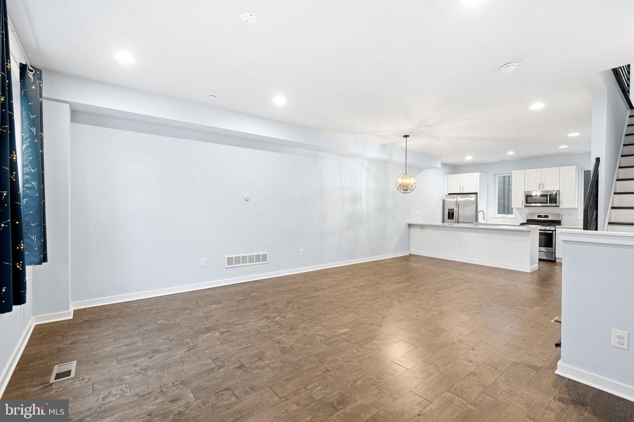 ROXBOROUGH - Residential