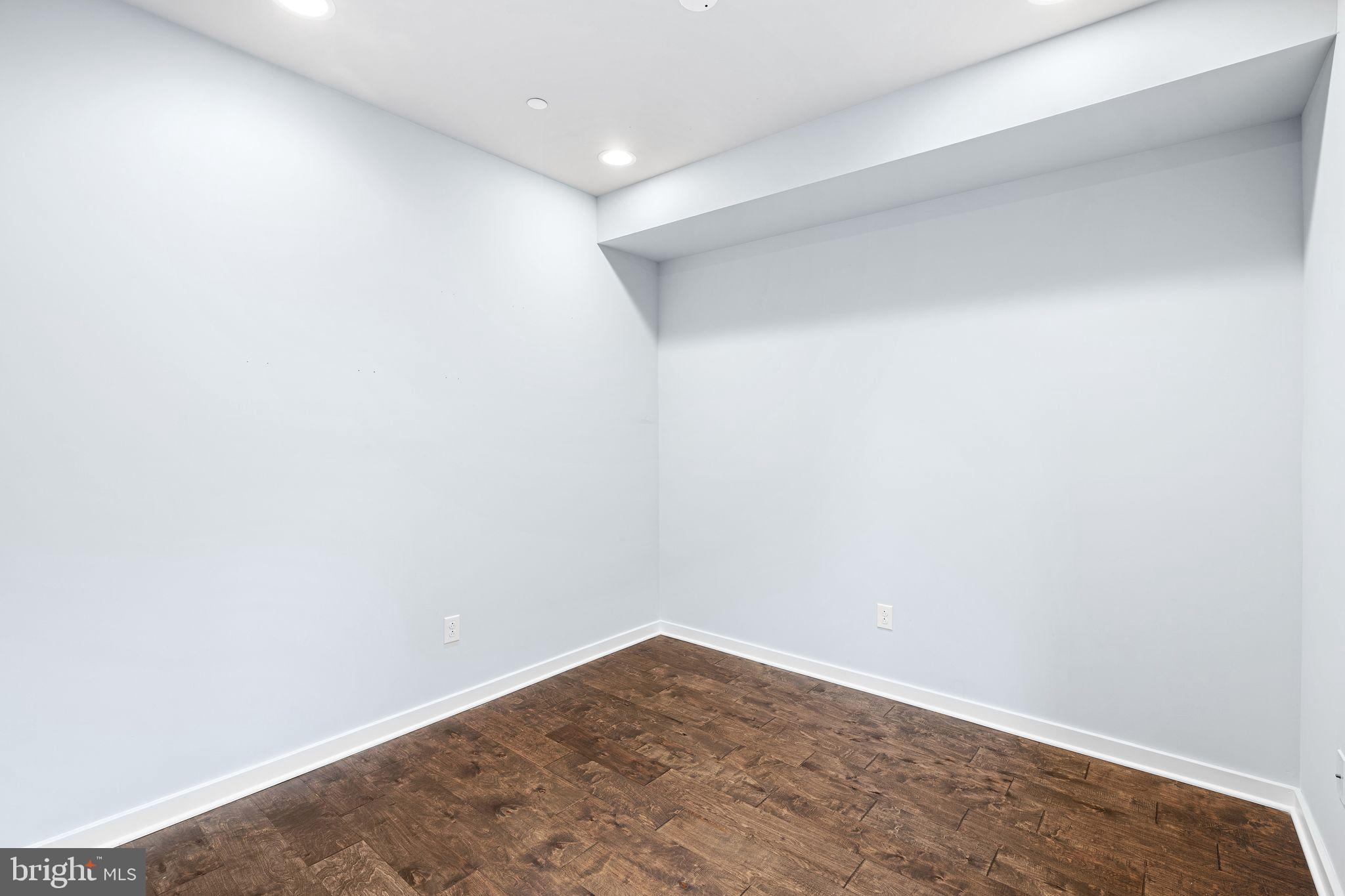 ROXBOROUGH - Residential