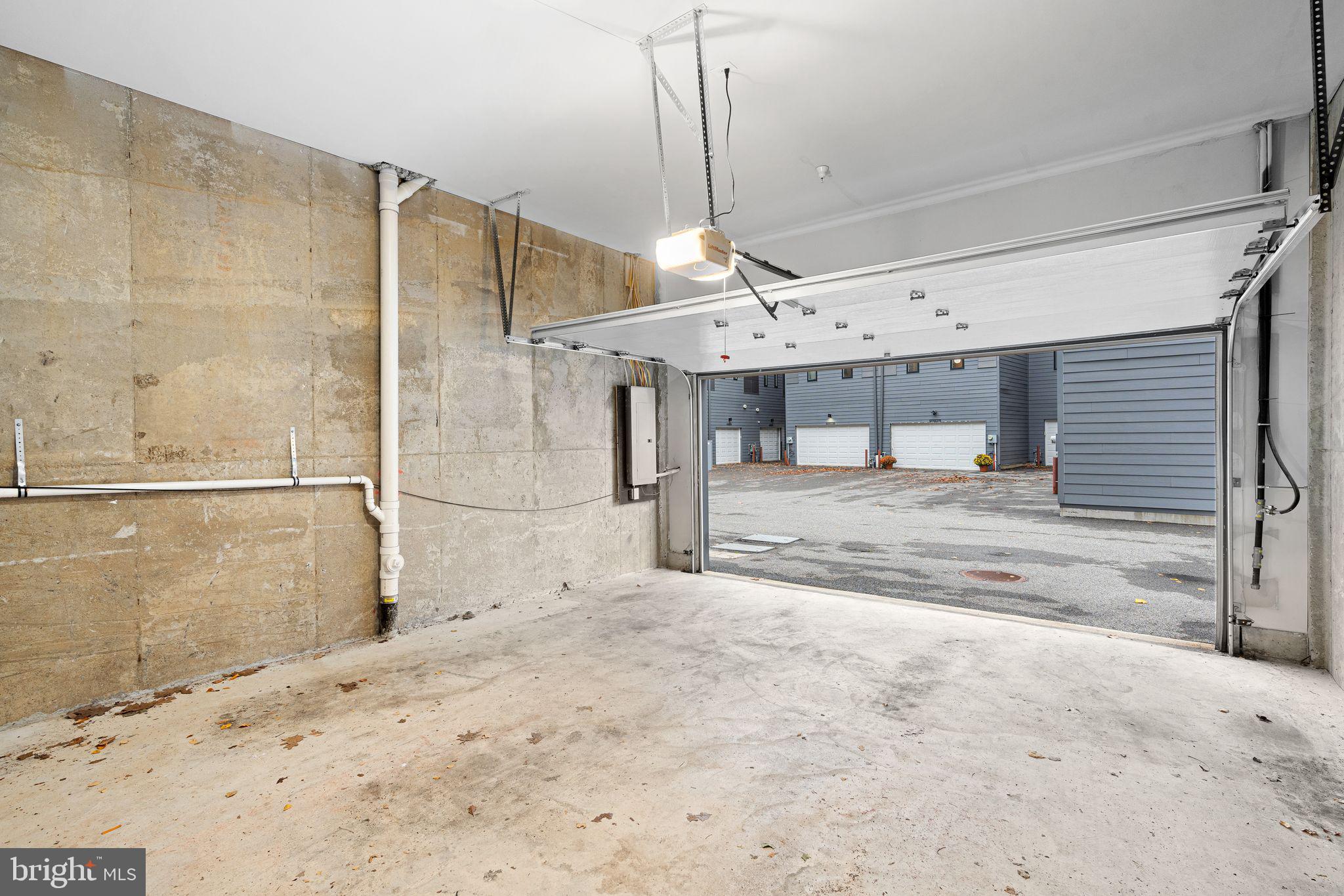 ROXBOROUGH - Residential