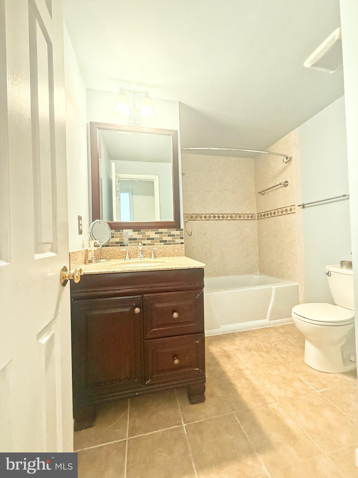 DERWOOD STATION - Residential Lease