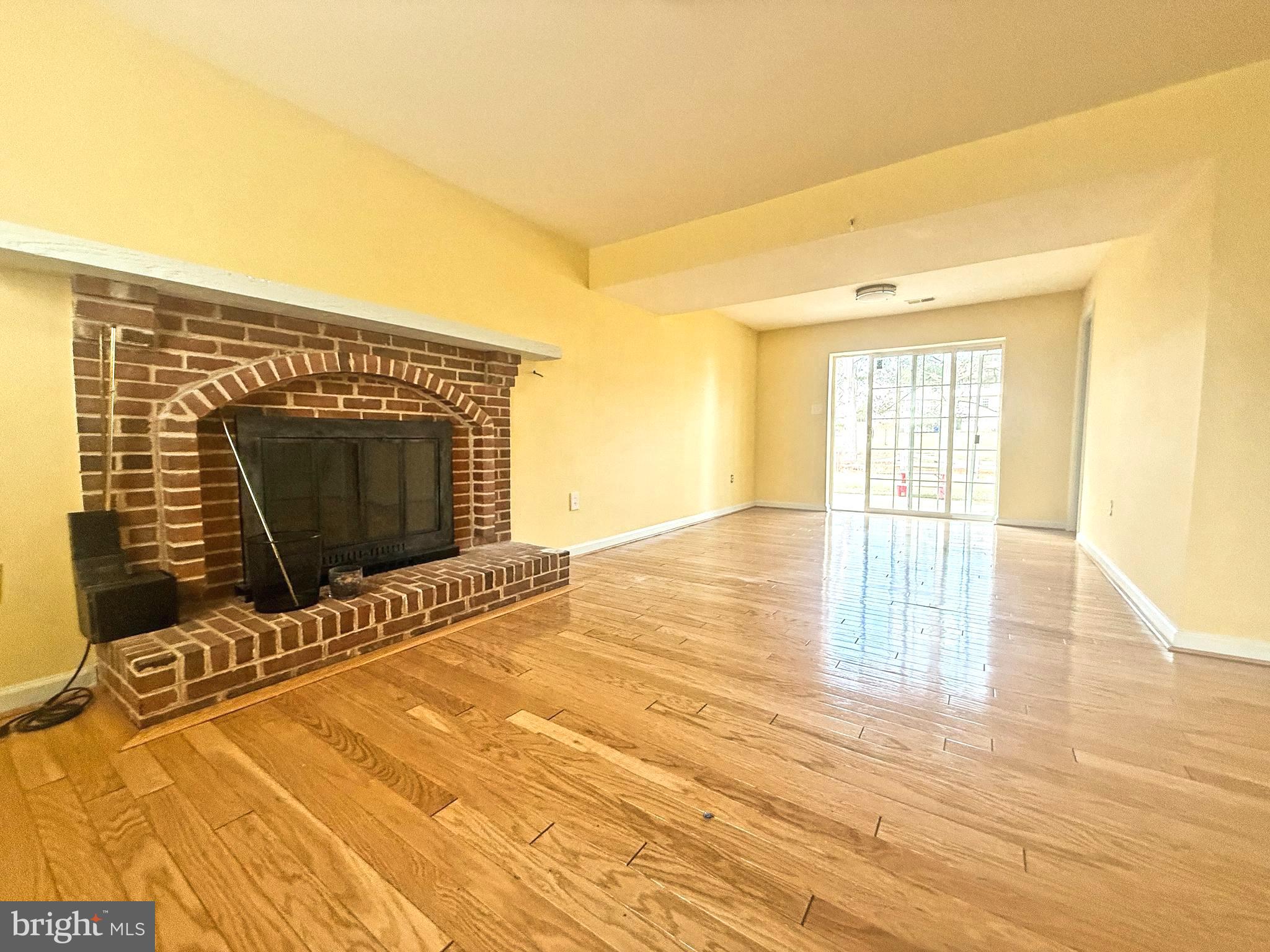 DERWOOD STATION - Residential Lease