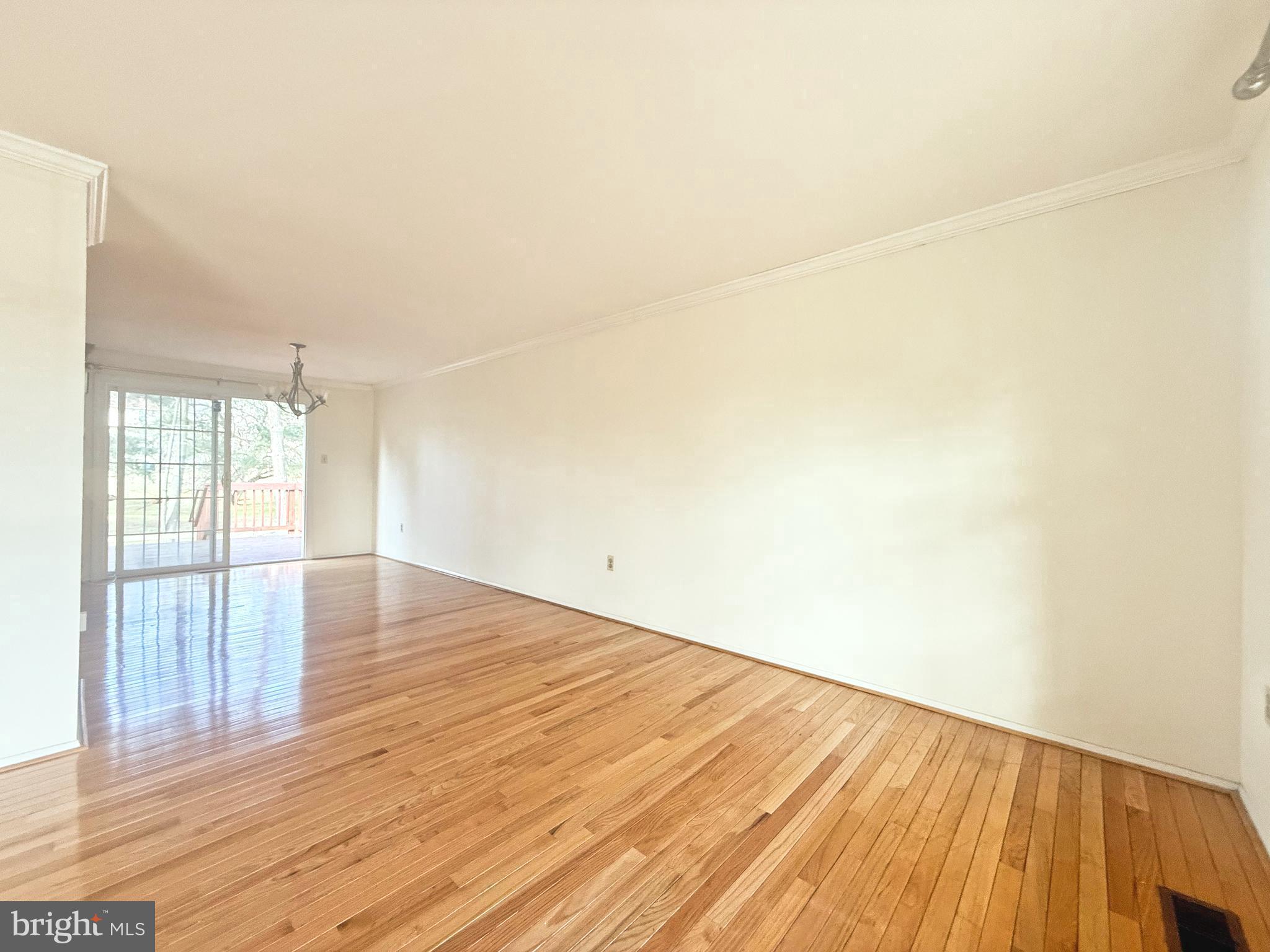 DERWOOD STATION - Residential Lease