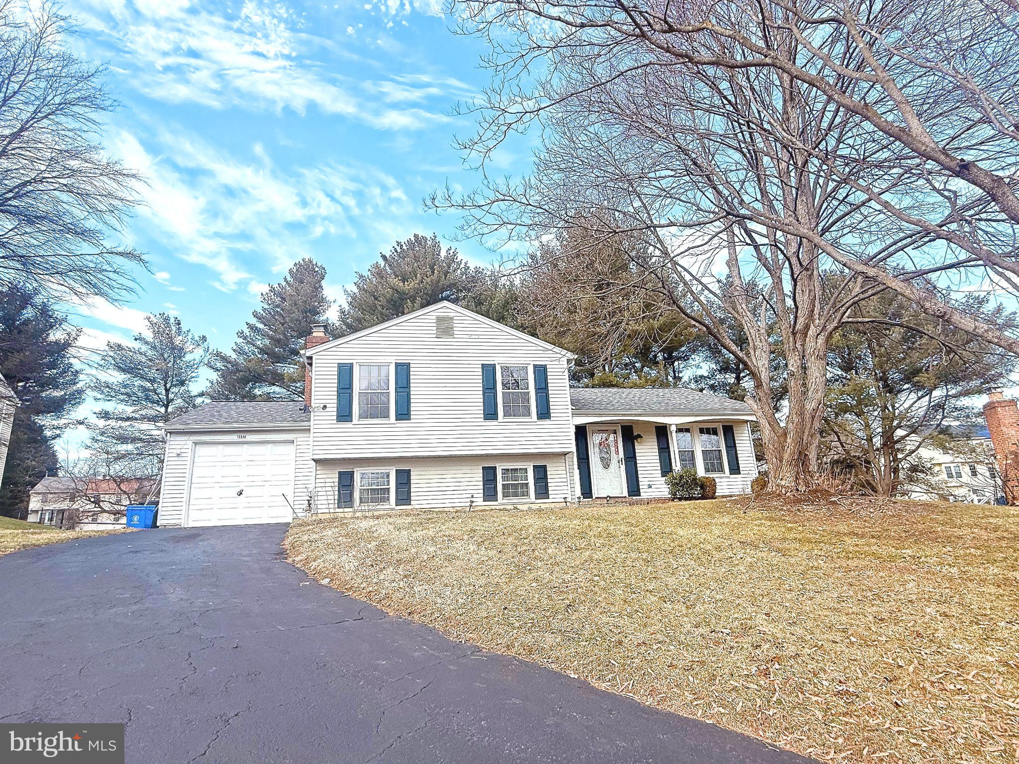 DERWOOD STATION - Residential Lease