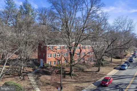3327 Valley Drive Unit 702, Alexandria, VA 22302 - MLS#: VAAX2042100