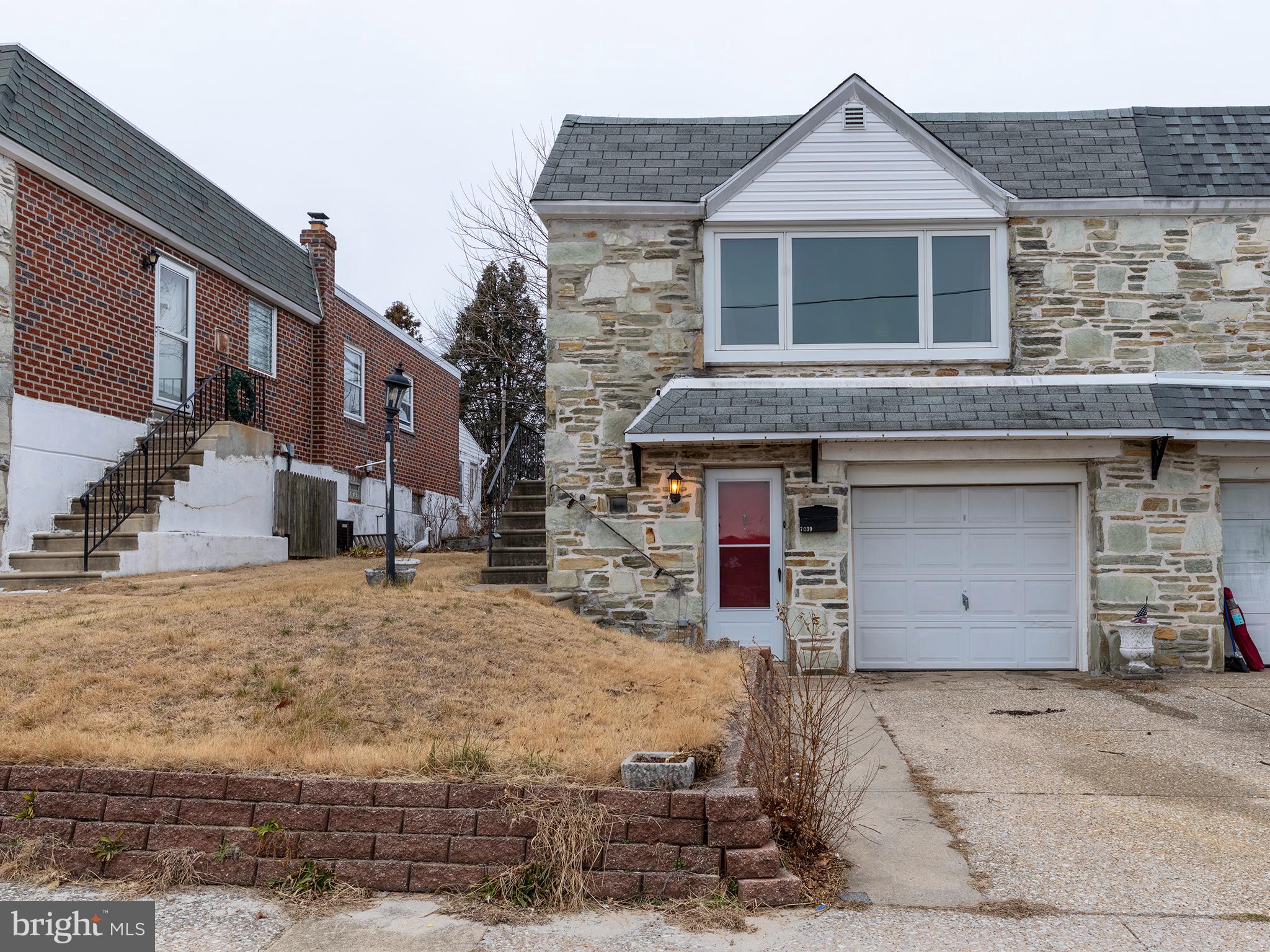 ROXBOROUGH - Residential