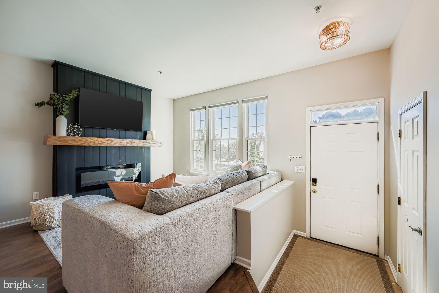 233 BURKWOOD COURT