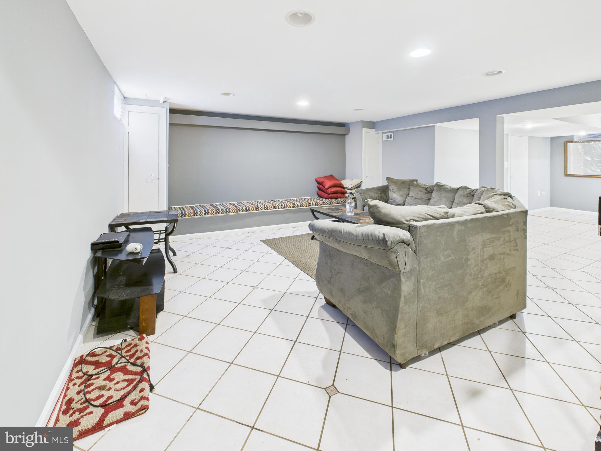 IDLEWOOD - Residential