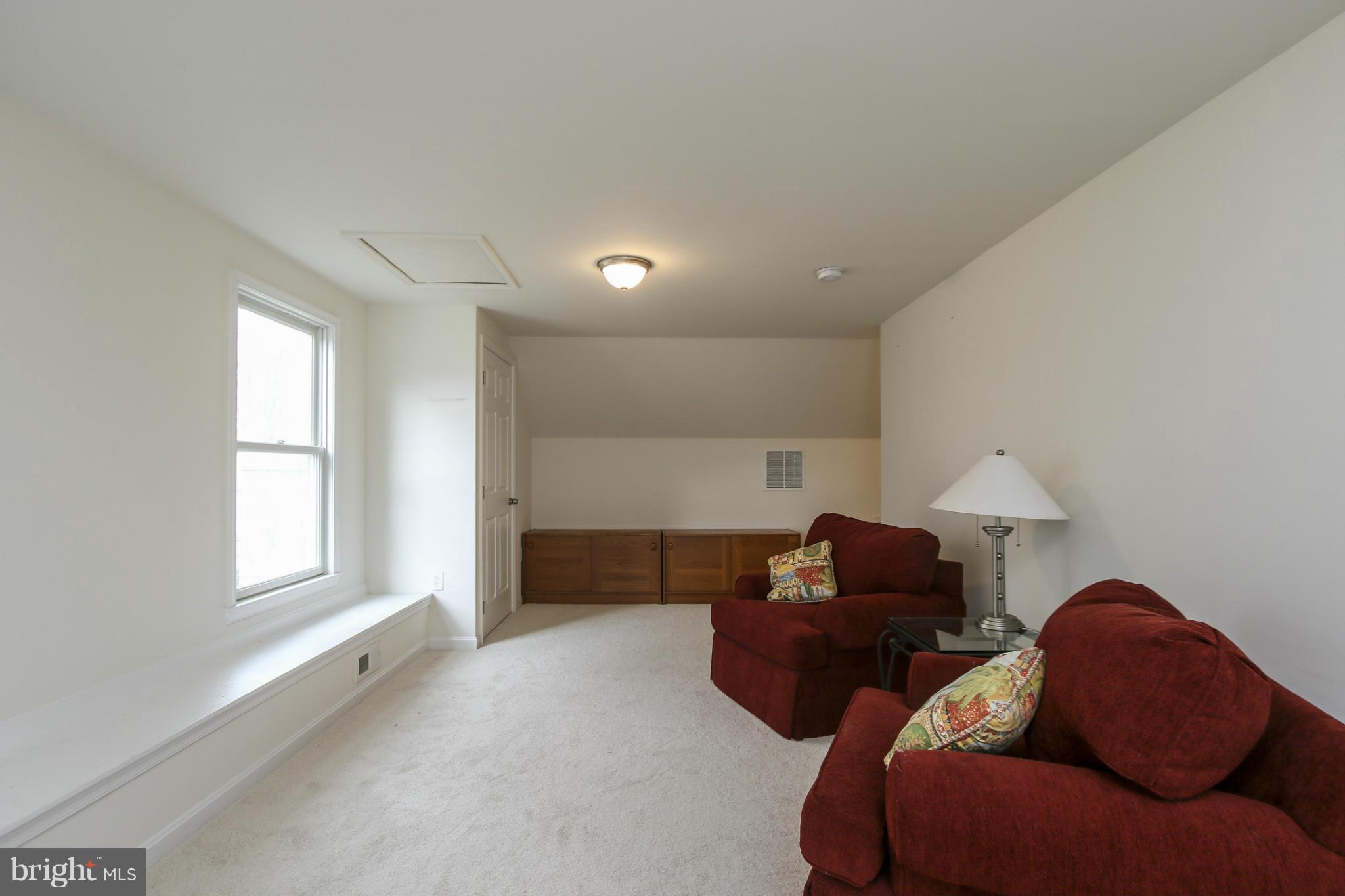 WOODLAND BEACH - Residential