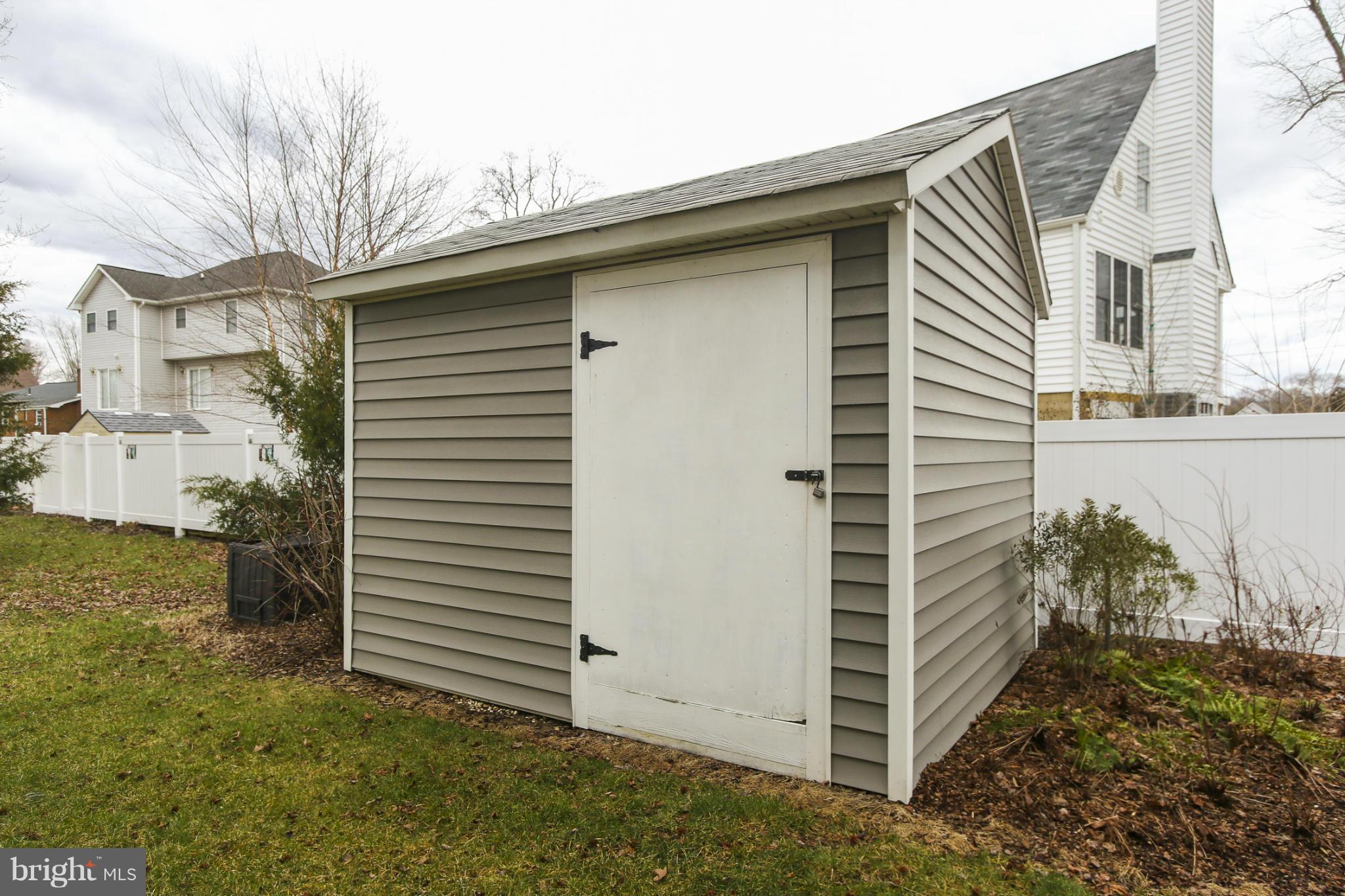 WOODLAND BEACH - Residential