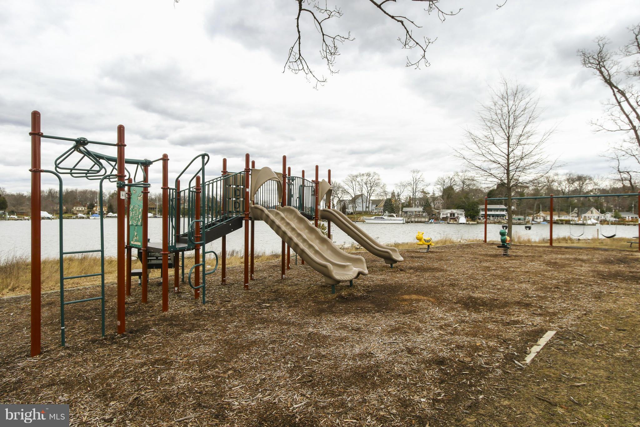 WOODLAND BEACH - Residential