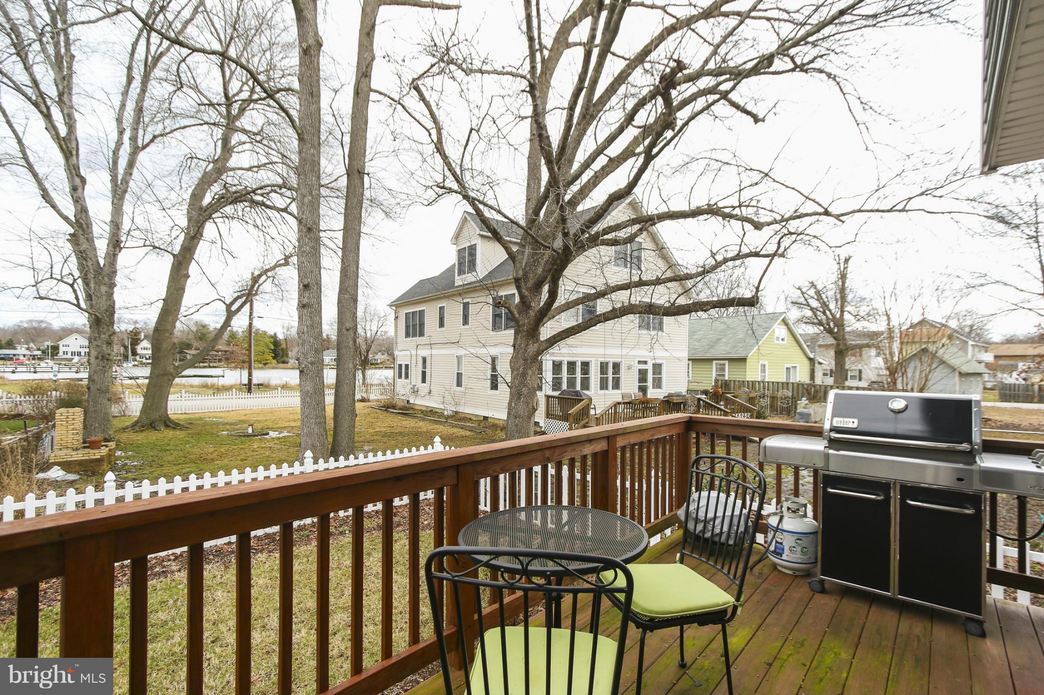 WOODLAND BEACH - Residential