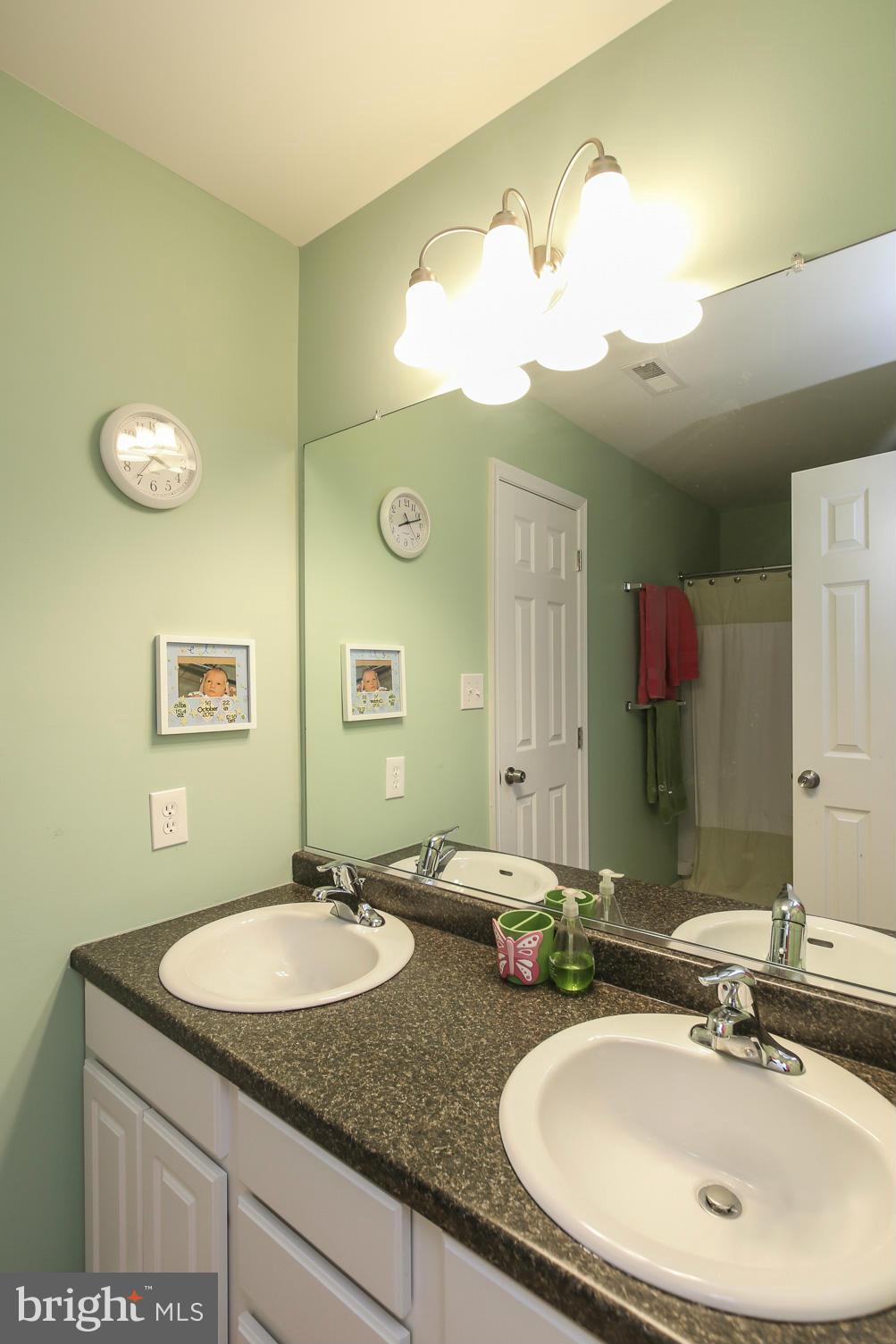 WOODLAND BEACH - Residential