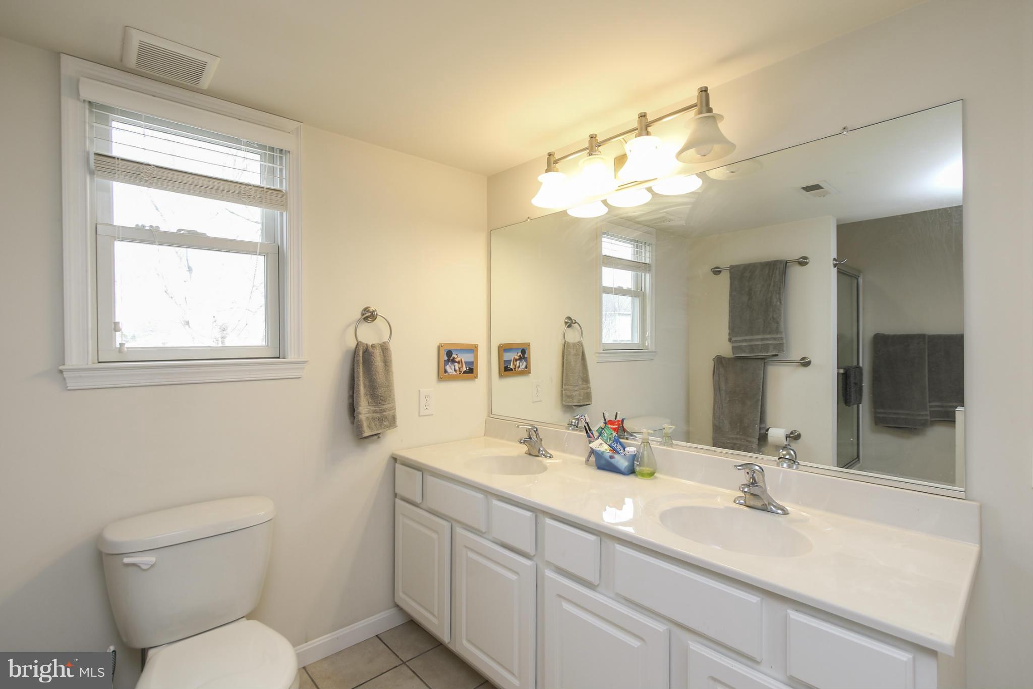 WOODLAND BEACH - Residential