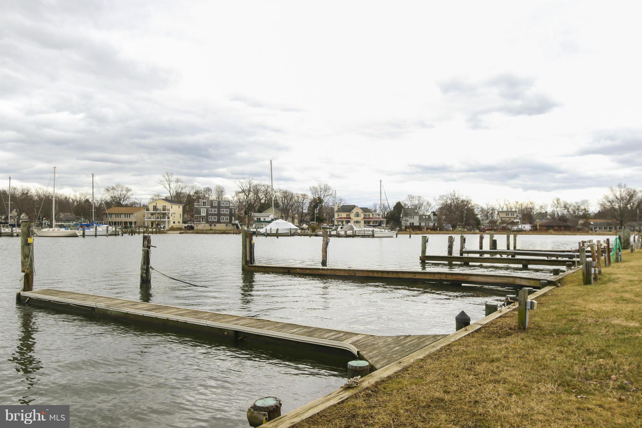 WOODLAND BEACH - Residential