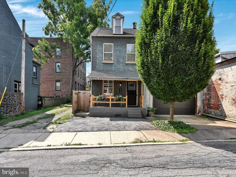 Photo of 338 W Grant Street, Lancaster, PA 17603 (MLS # PALA2053820)