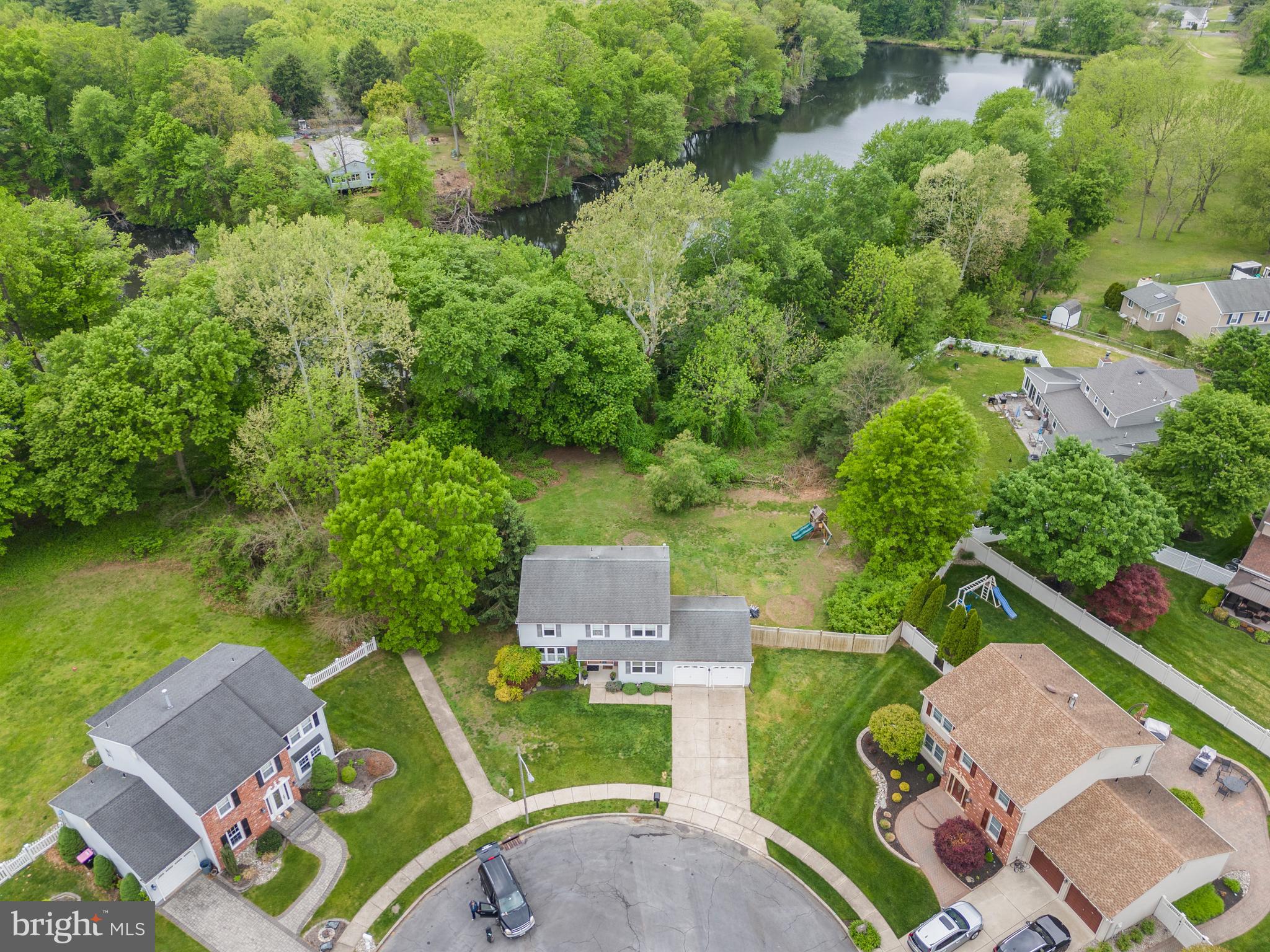 2 FARNHAM COURT