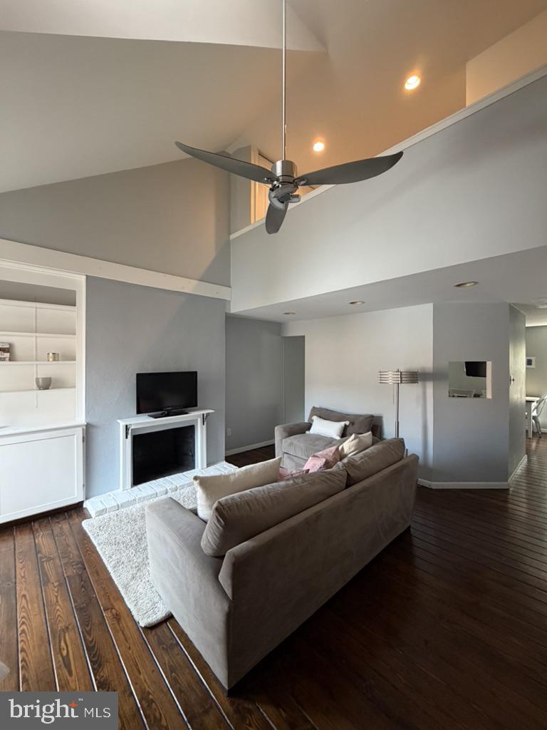 1110 LOMBARD STREET 6