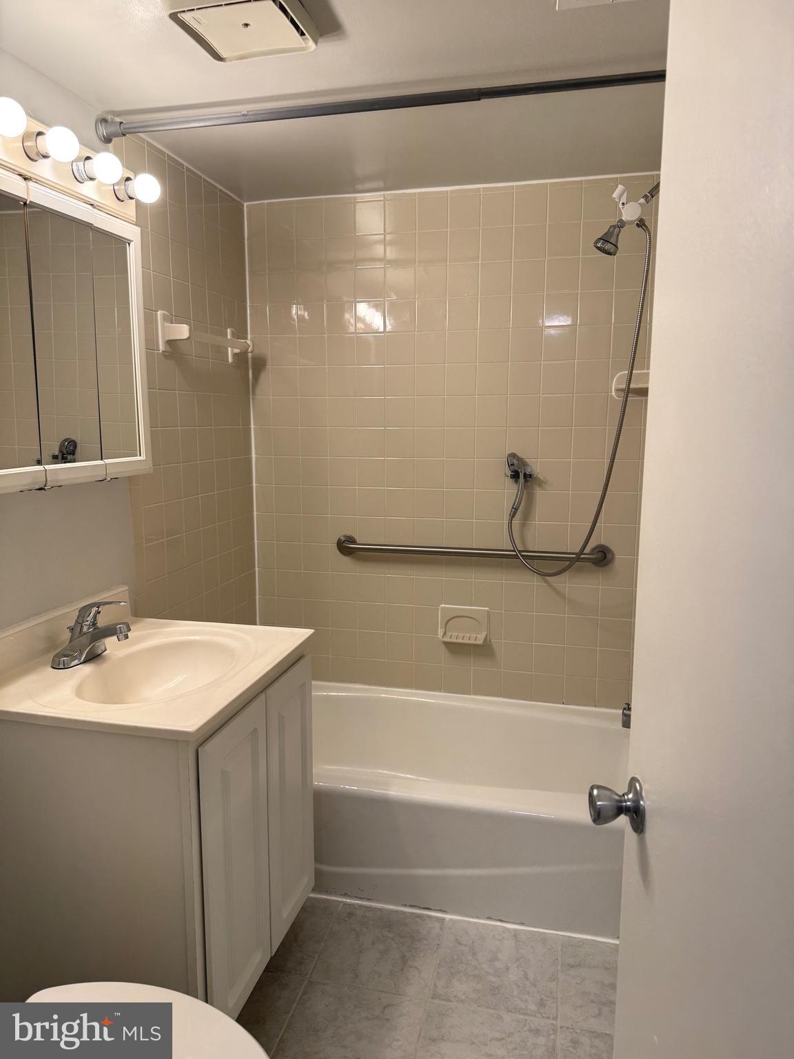 ASPEN GREEN - Residential Lease