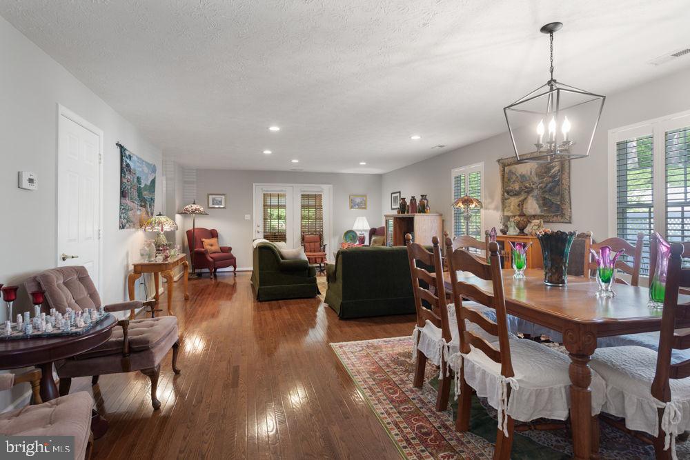 521 HICKORY GROVE CIRCLE