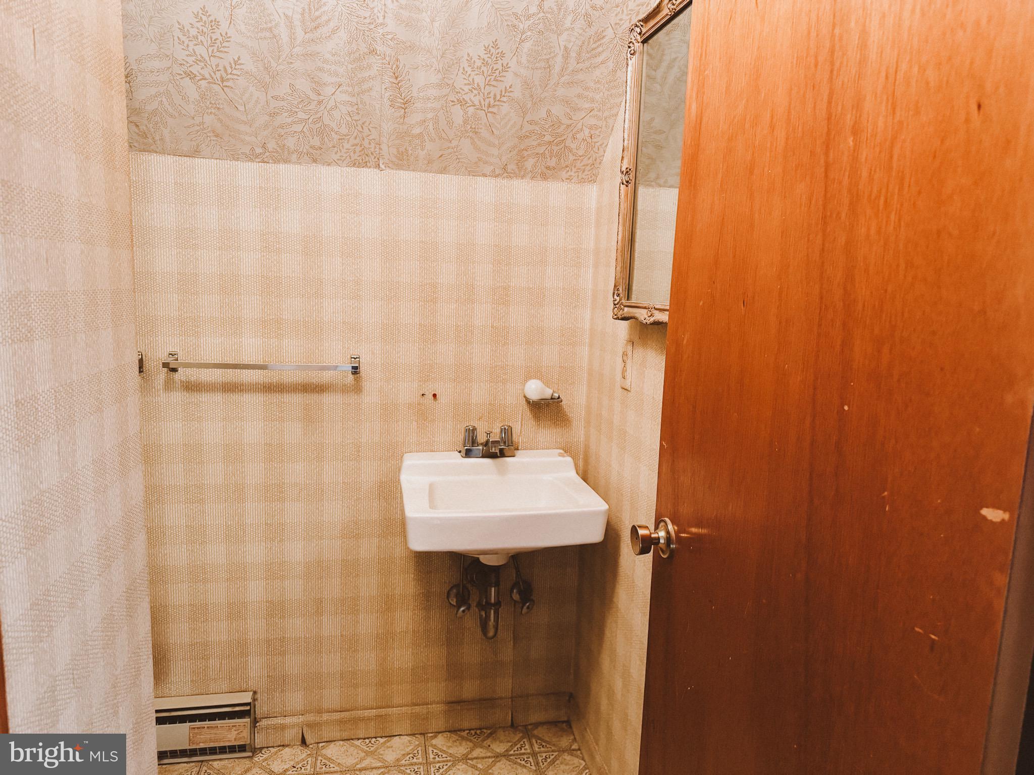 CRESAPTOWN - Residential