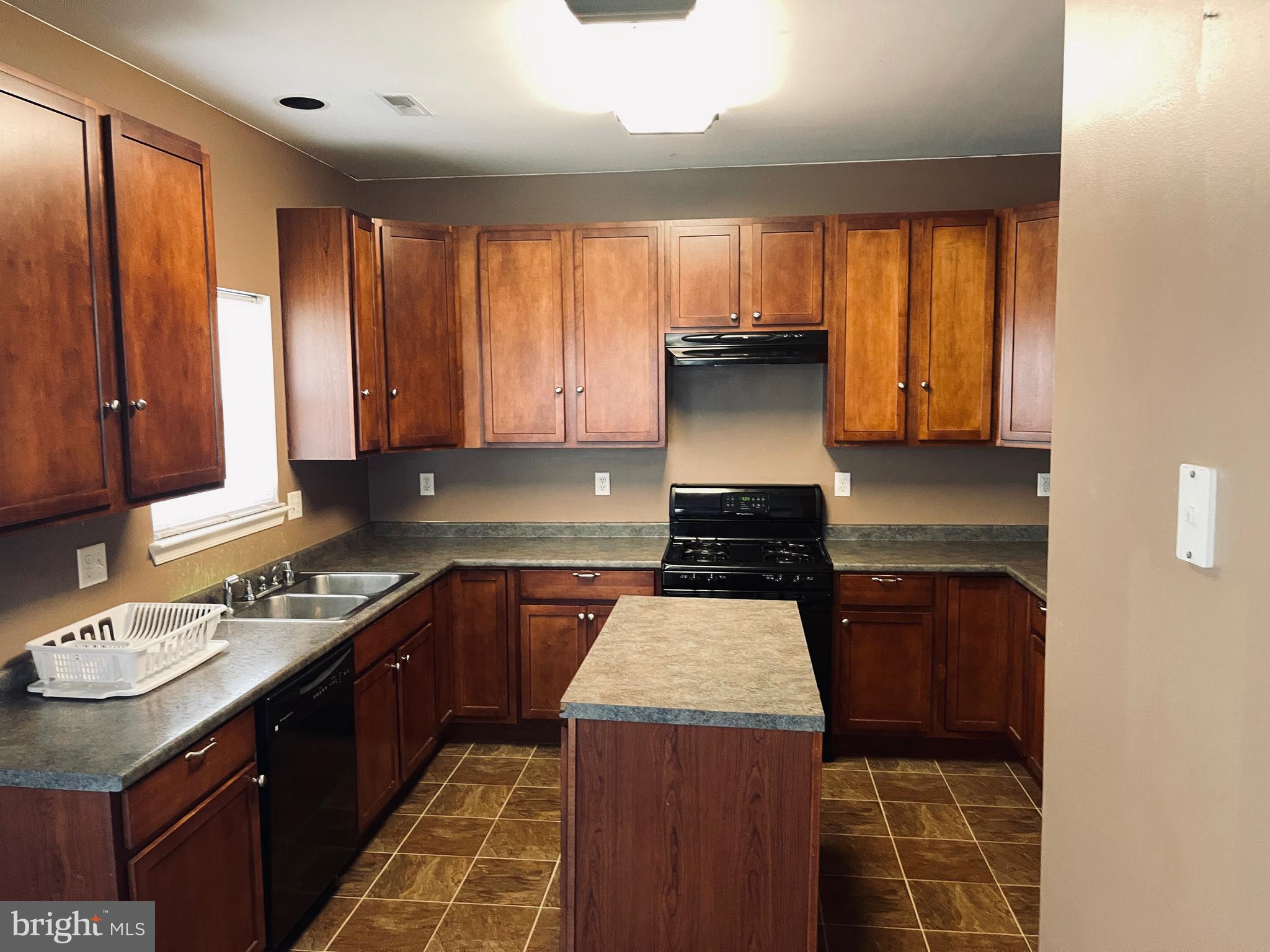 SUNRISE CEDARS - Residential