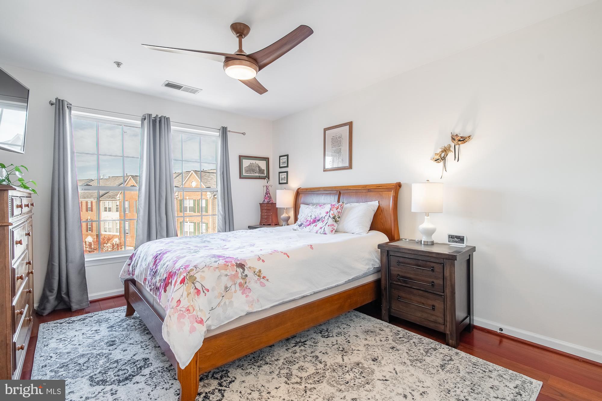 HUNTINGTON GROVE - Residential