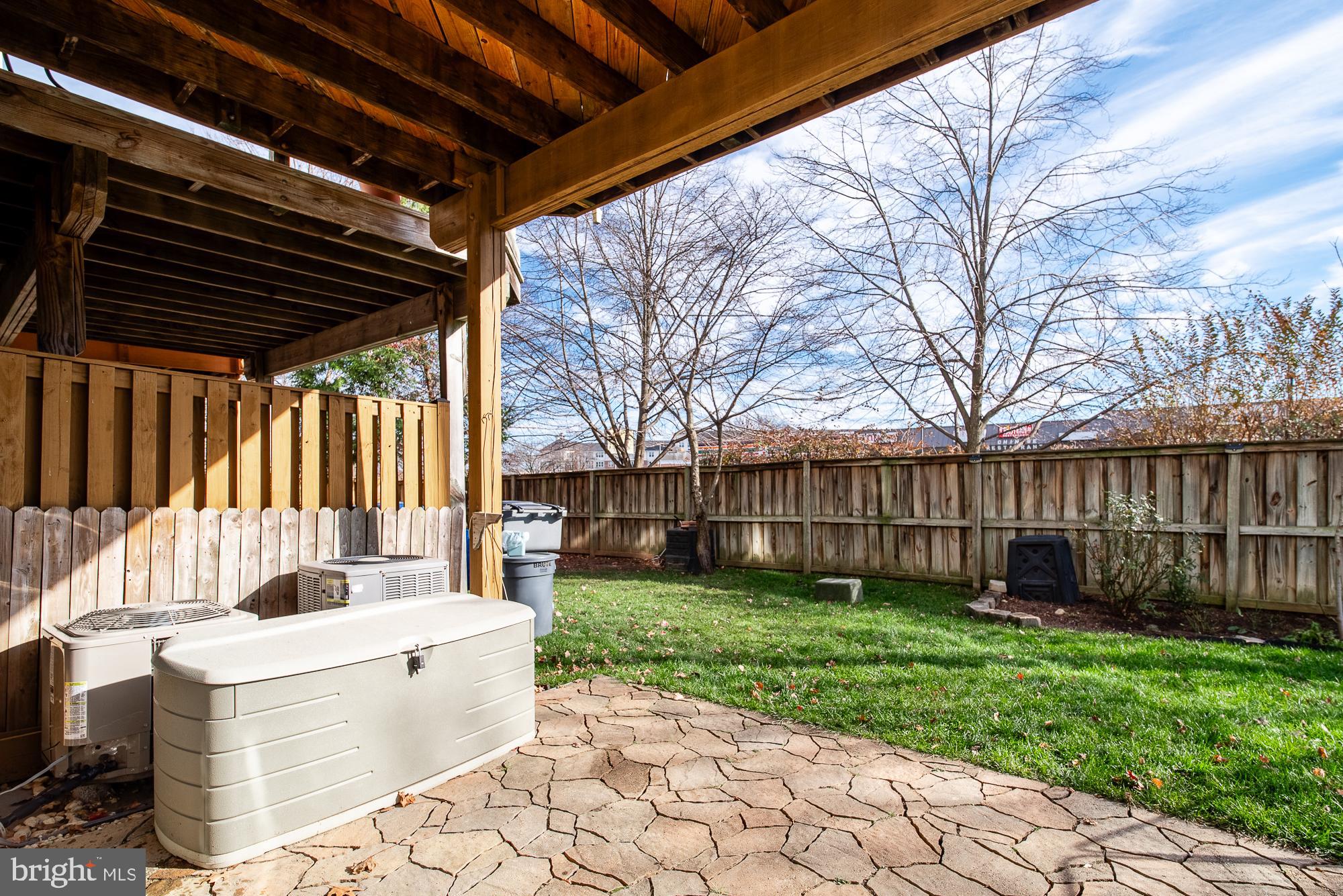 HUNTINGTON GROVE - Residential