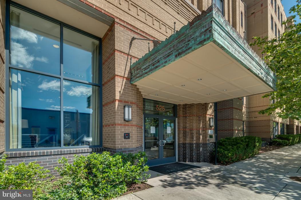 THE HENRY - Residential