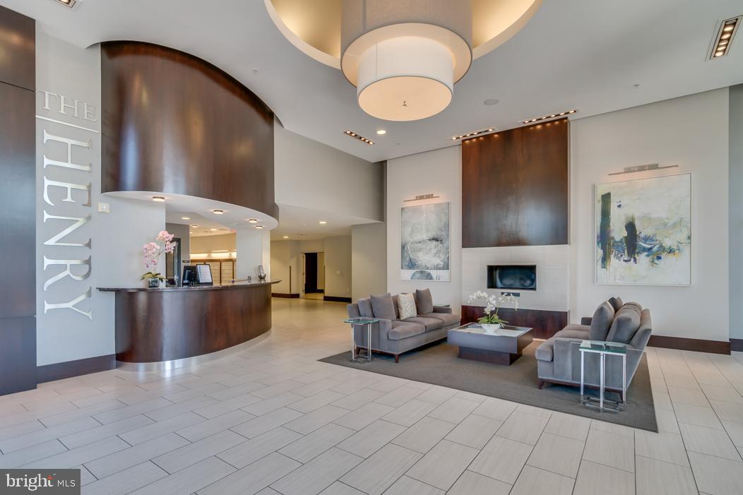 THE HENRY - Residential