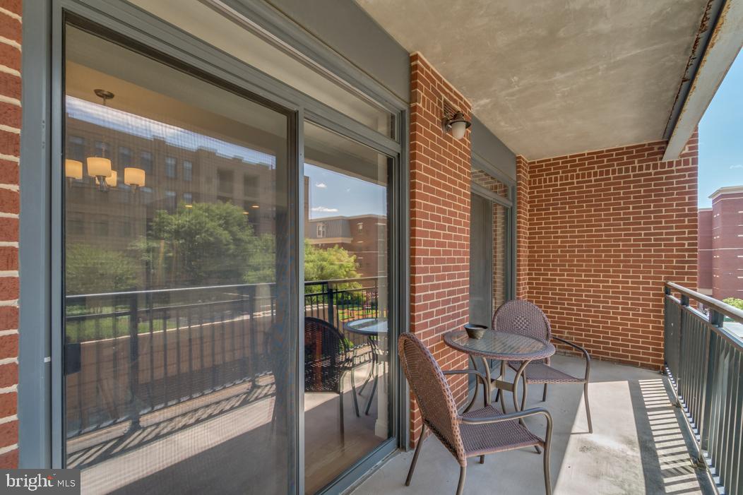 THE HENRY - Residential