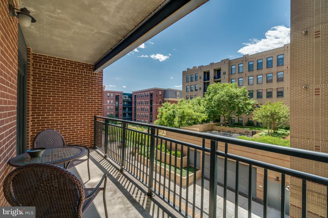 THE HENRY - Residential