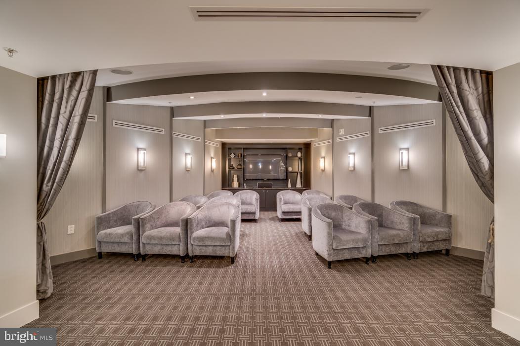 THE HENRY - Residential