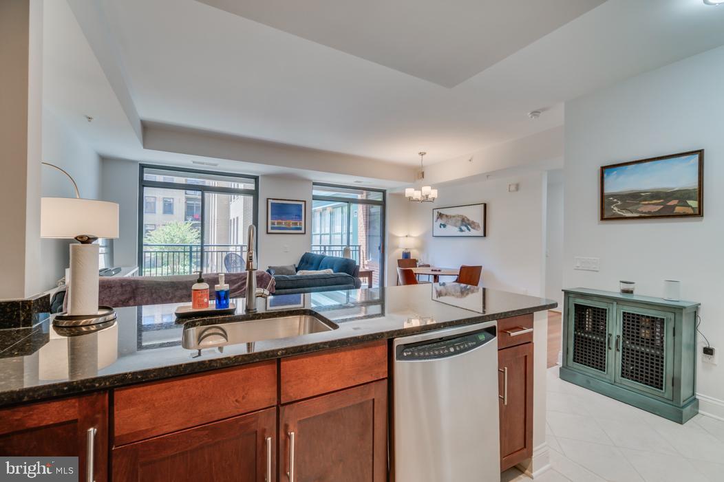 THE HENRY - Residential