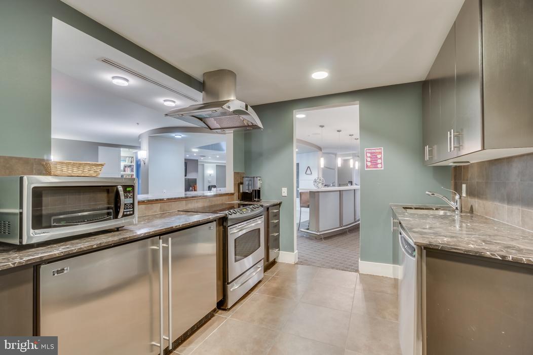 THE HENRY - Residential