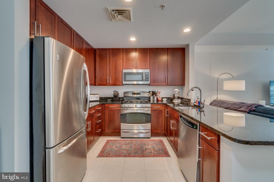 THE HENRY - Residential