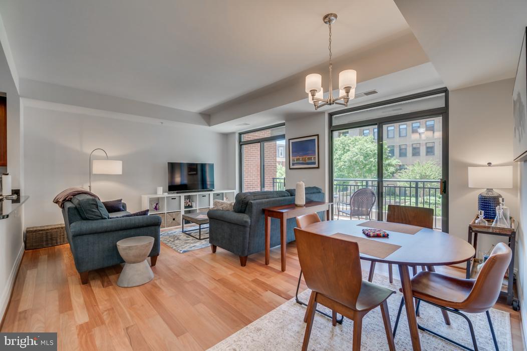 THE HENRY - Residential