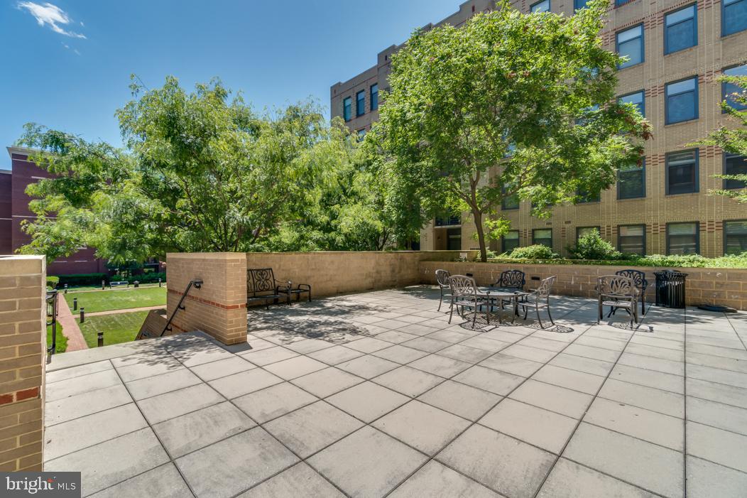 THE HENRY - Residential