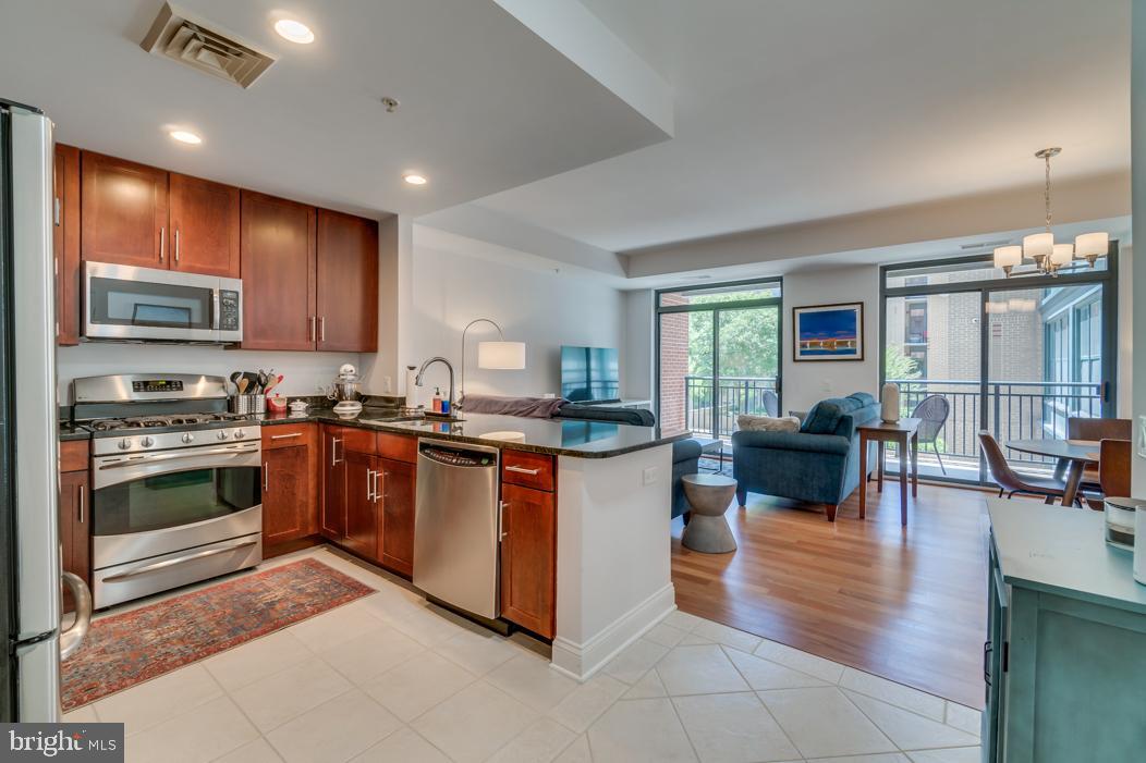 THE HENRY - Residential