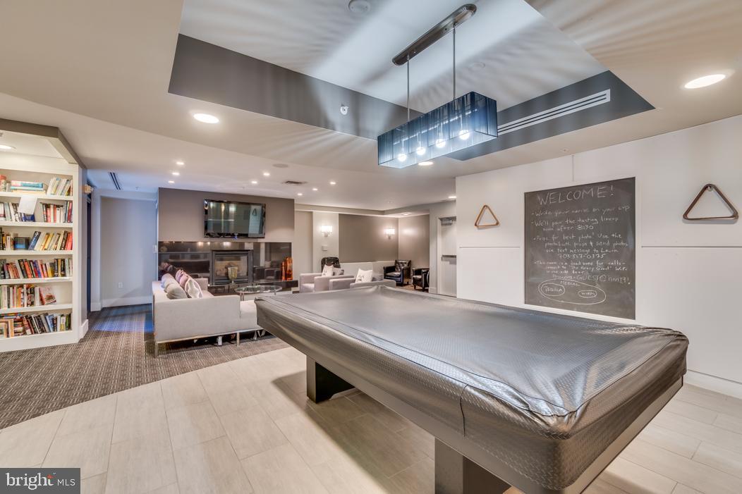 THE HENRY - Residential