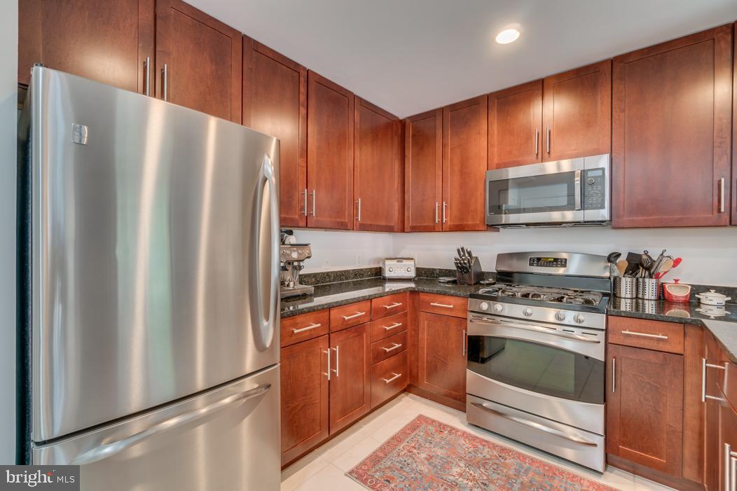 THE HENRY - Residential