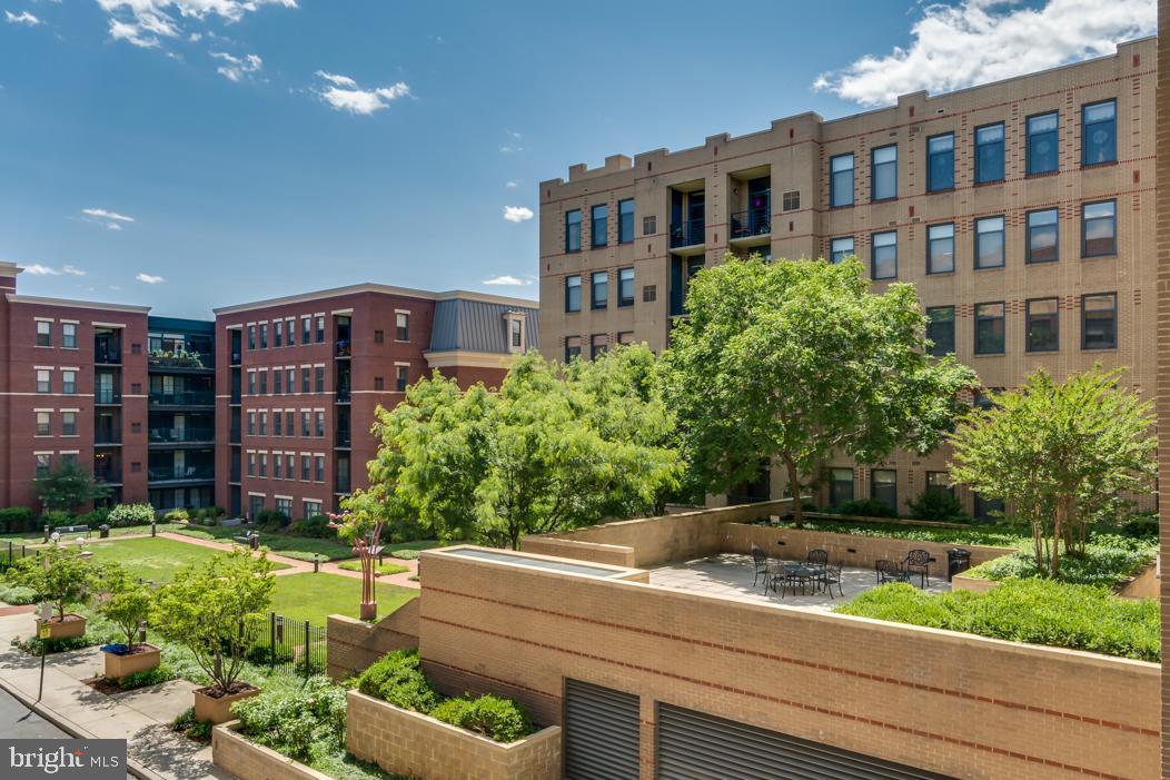 THE HENRY - Residential