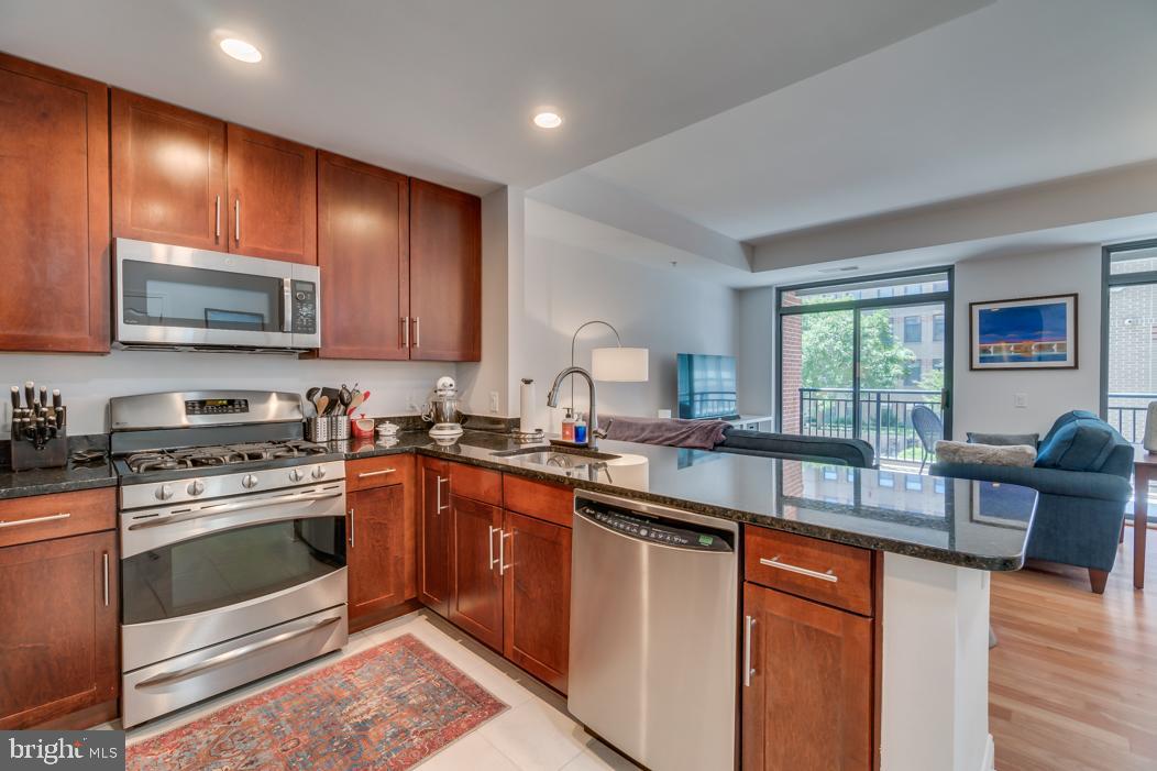 THE HENRY - Residential