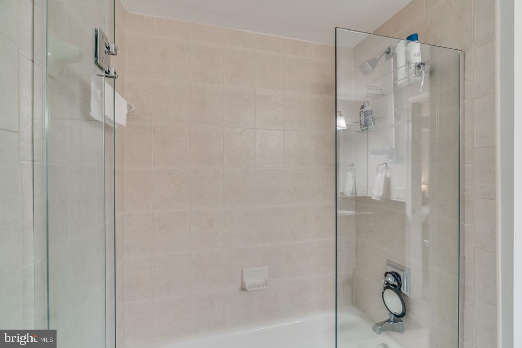 THE HENRY - Residential