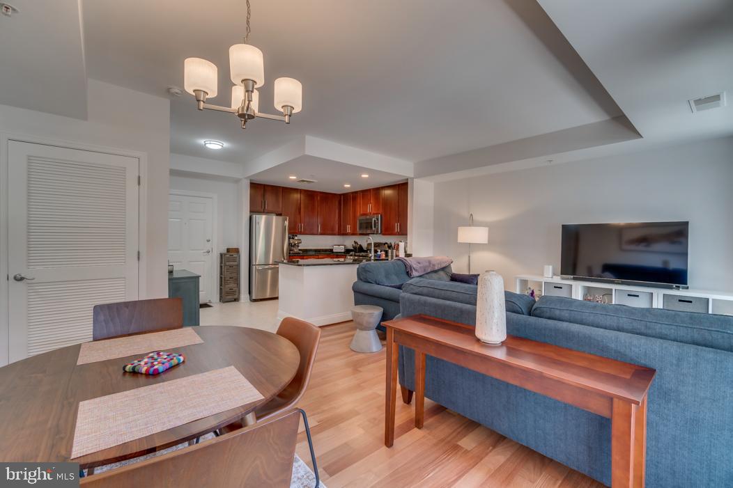 THE HENRY - Residential