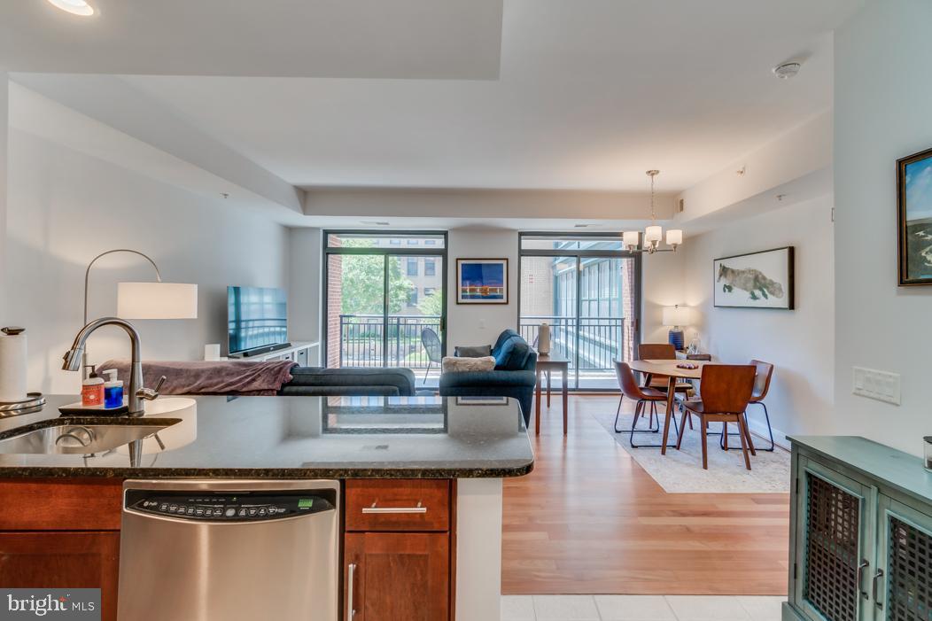 THE HENRY - Residential