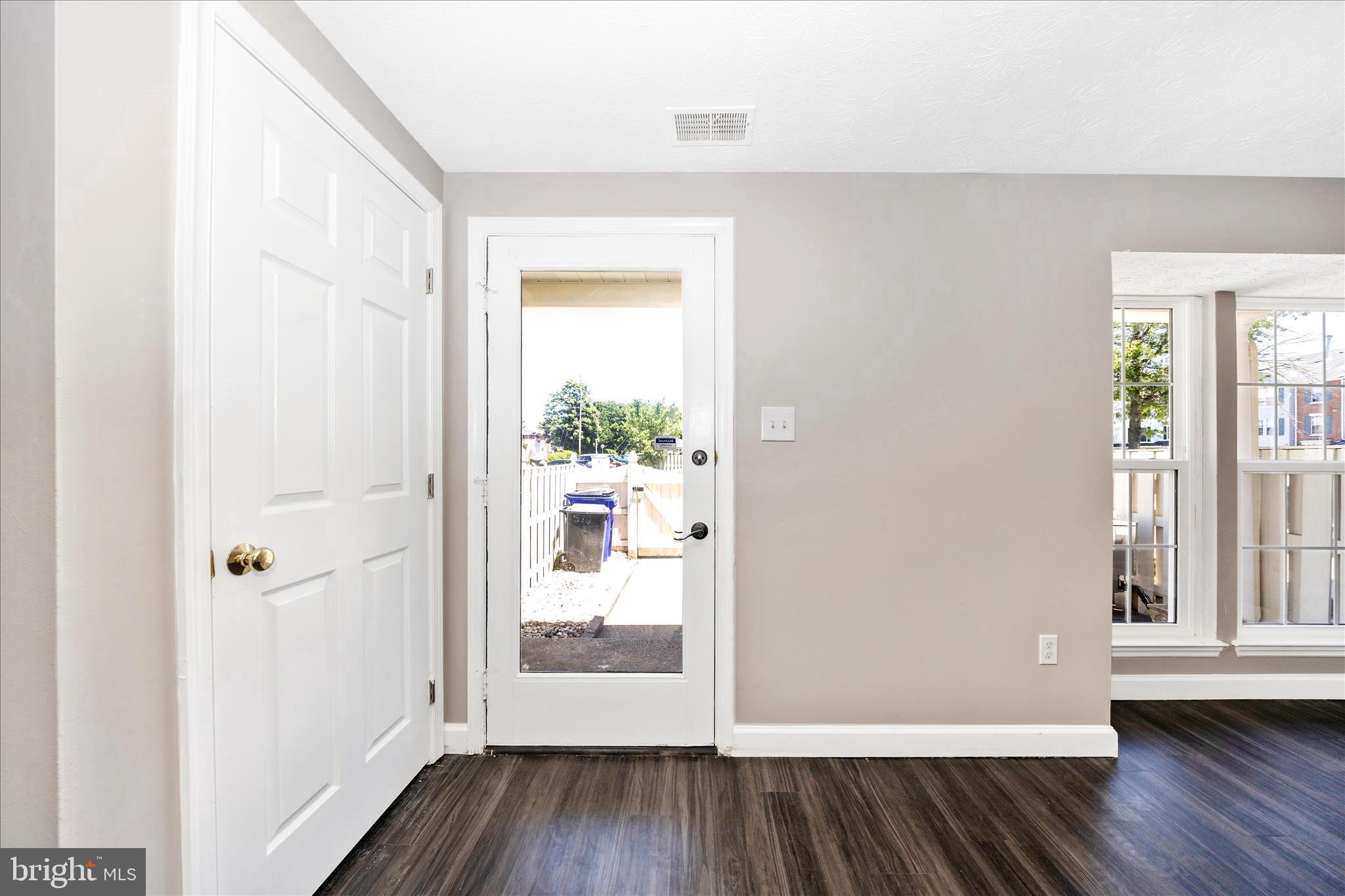 572 HOLLYBERRY WAY