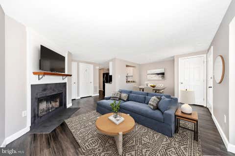 Townhouse For Sale - 572 Hollyberry Way<br/> FREDERICK, MD 21703