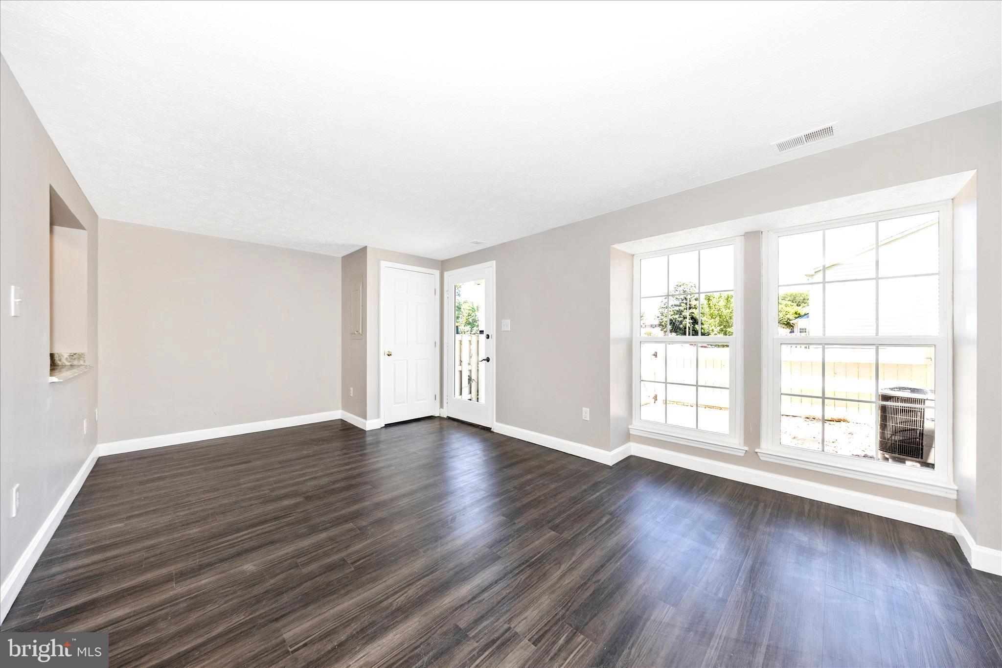 572 HOLLYBERRY WAY